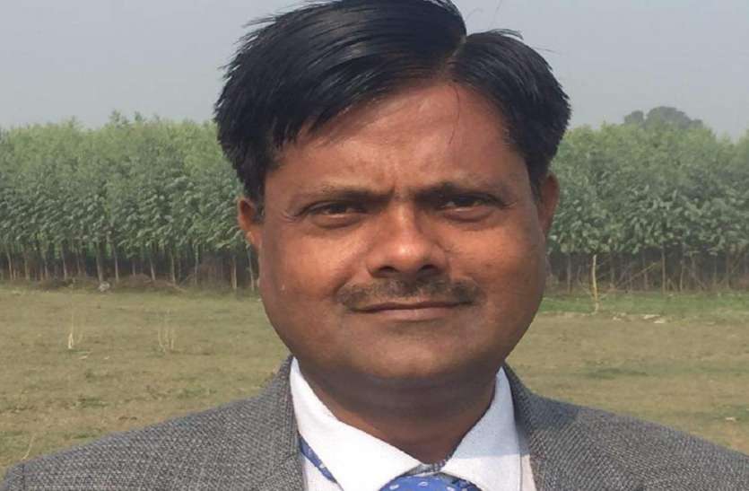नये प्रयोगों से बदली बांदा की तस्वीर, आईएएस हीरा लाल को राष्ट्रीय स्तर पर मिली शाबासी, बदलाव के राज का किया खुलासा नये प्रयोगों से बदली बांदा की तस्वीर, आईएएस हीरा लाल को राष्ट्रीय स्तर पर मिली शाबासी, बदलाव के राज का किया खुलासा