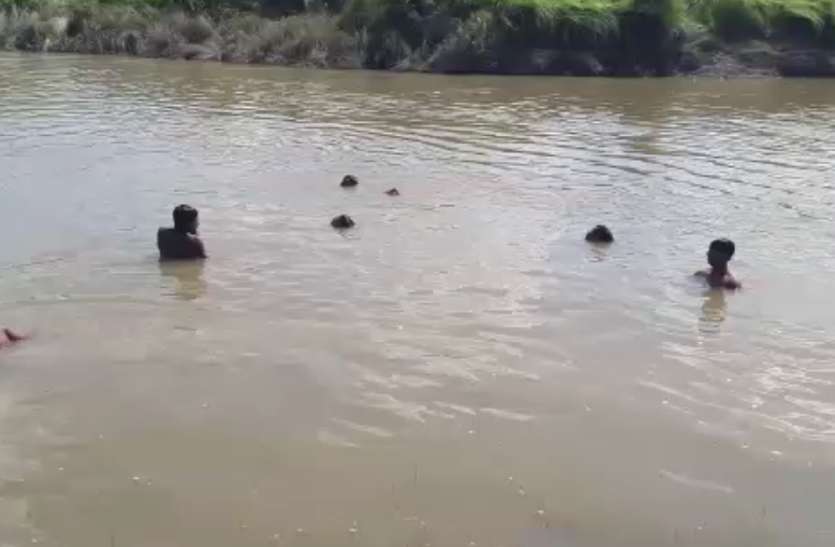 Drowned in River माघी पूर्णिमा पर बड़ा हादसा, कासगंज में स्नान के दौरान पांच लोग डूबे, 2 लापता 3 को बचाया गया