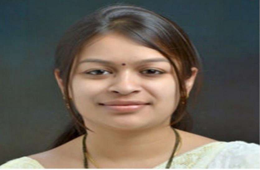 किचन के मसालों से अल्जाइमर के लिए हर्बल ड्रग तैयार कर रही भिलाई की बेटी मुक्ता, देश-दुनिया ने सराहा रिसर्च को किचन के मसालों से अल्जाइमर के लिए हर्बल ड्रग तैयार कर रही भिलाई की बेटी मुक्ता, देश-दुनिया ने सराहा रिसर्च को