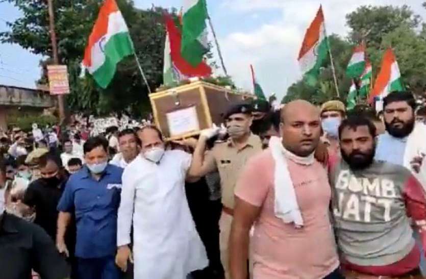 photo6222131637706140199.jpg पुलवामा में शहीद हुए प्रशांत अंतिम विदाई में शामिल हुए हजारों लोग, मंत्री-विधायक भी पहुंचे