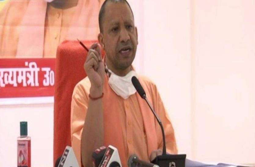 CM Yogi Adityanath दो दिवसीय दौरे पर गोरखपुर पहुंचे सीएम योगी, कोरोना बचाव की रणनीति पर किया मंथन