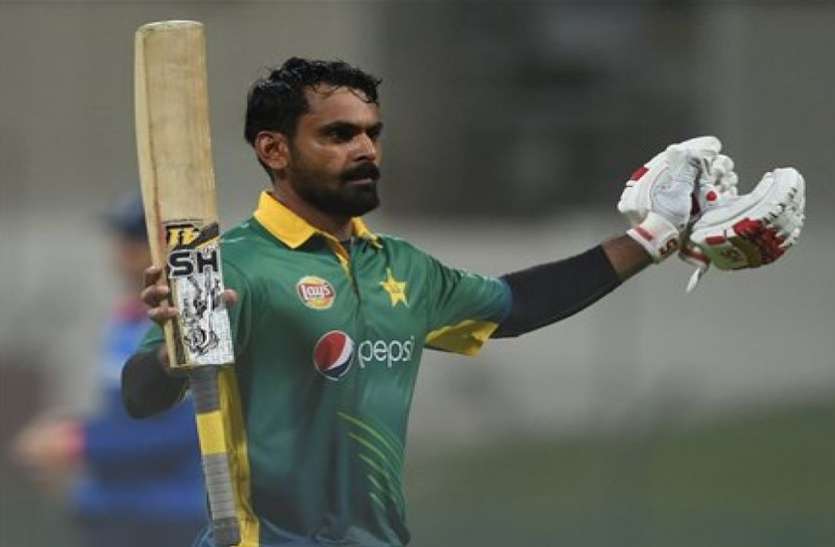 hafeez_became_1st_player_to_complete_50_wickets_and_2000_runs_in_t20i.jpg Mohammad Hafeez ने टी-20 में बनाया सबसे बड़ा रिकॉर्ड, इस मुकाम तक पहुंचने वाले इकलौते क्रिकेटर