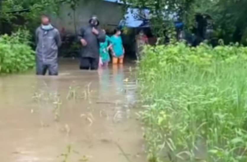 पूर्व प्रधानमंत्री के गांव भदेली में जलभराव की समस्या पूर्व प्रधानमंत्री के गांव भदेली में जलभराव की समस्या
