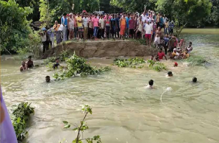 Ring Dam Of Baha Ghaghra River Again Due To Negligence Of Officials - अधिकारियों की लापरवाही से फिर बहा घाघरा नदी का रिंग बांध, हजारों किसान तबाह | Patrika News