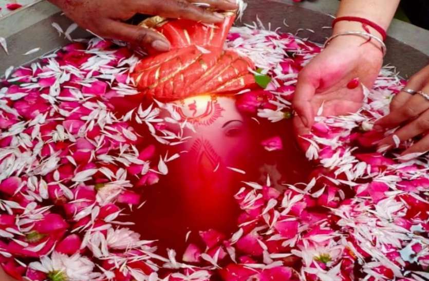 मंगलमूर्तियों का उत्साहपूर्वक घरों में ही किया विसर्जन मंगलमूर्तियों का उत्साहपूर्वक घरों में ही किया विसर्जन