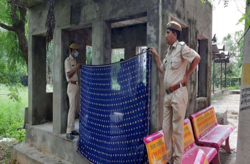 ये कैसी विवशता: साड़ी की ओट में मृतका का हुआ पोस्टमार्टम ये कैसी विवशता: साड़ी की ओट में मृतका का हुआ पोस्टमार्टम
