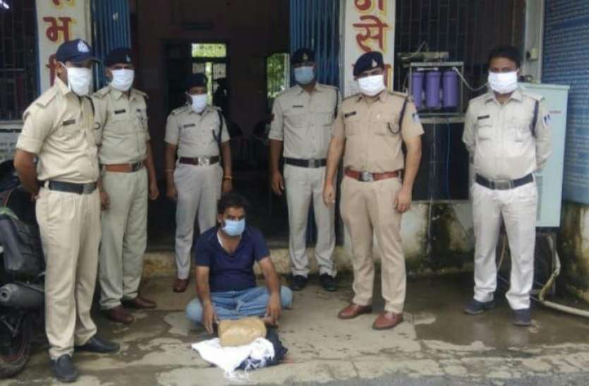 0201nsp6.jpg 3 किलो 734 ग्राम गांजे के एक आरोपी गिरफ्तार