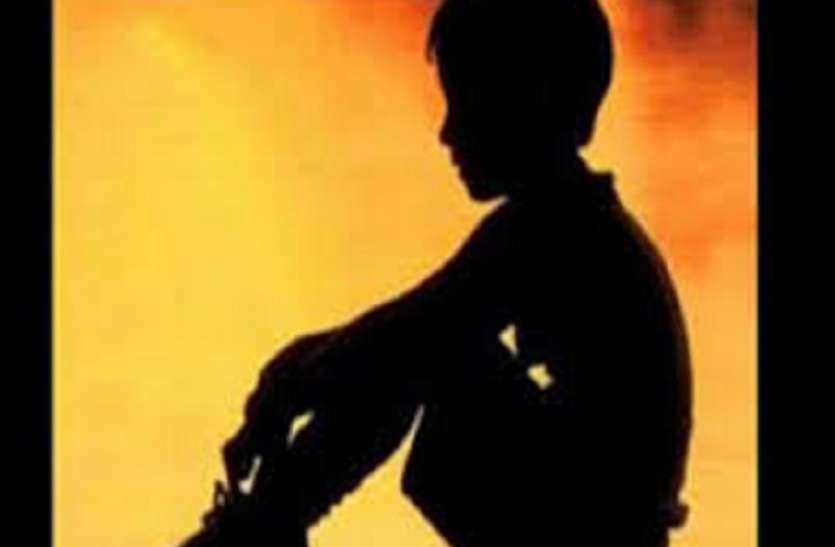 बच्चे को लालच देकर लेे गया युवक, बच्चे ने मां को रोते बिलखते सुनाई सारी दास्तां, मां ने किया ये काम बच्चे को लालच देकर लेे गया युवक, बच्चे ने मां को रोते बिलखते सुनाई सारी दास्तां, मां ने किया ये काम