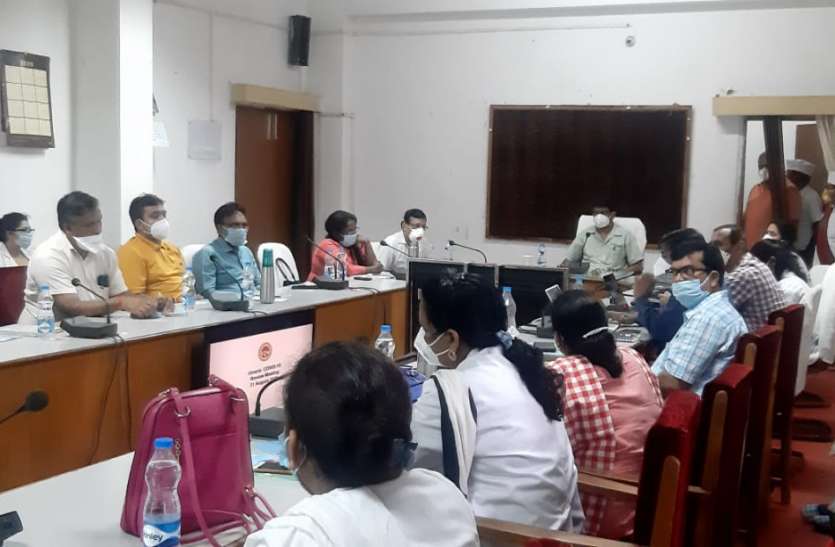 Medical college team trained Covid Orientation मेडिकल कॉलेज की टीम ने कोविड ओरिएन्टेशन का दिया प्रशिक्षण