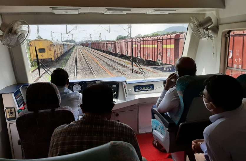 Railway News : उधना गुड्स टर्मिनल में पार्टियों ने दिखाई रुचि Railway News : उधना गुड्स टर्मिनल में पार्टियों ने दिखाई रुचि