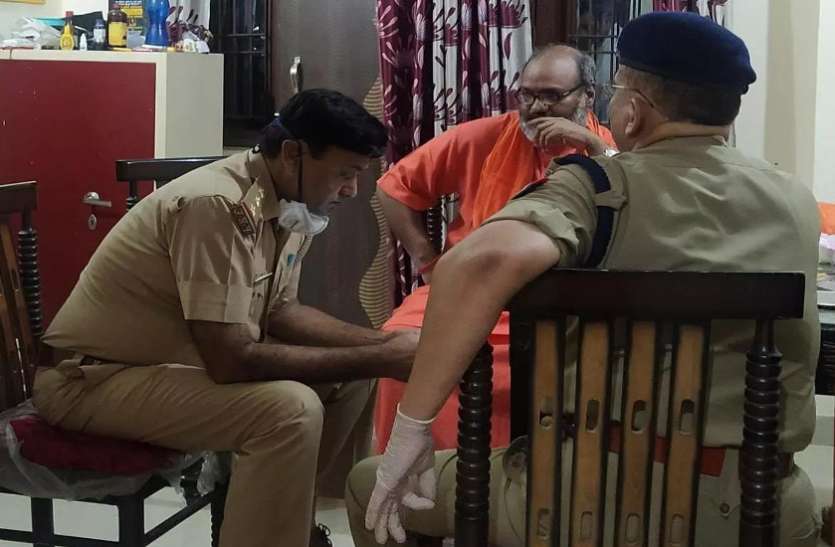 ghaziabad.jpg बड़ी खबर: सीएम योगी के आदेश पर यति नरसिंहानंद सरस्वती समेत 12 साधु नजरबंद