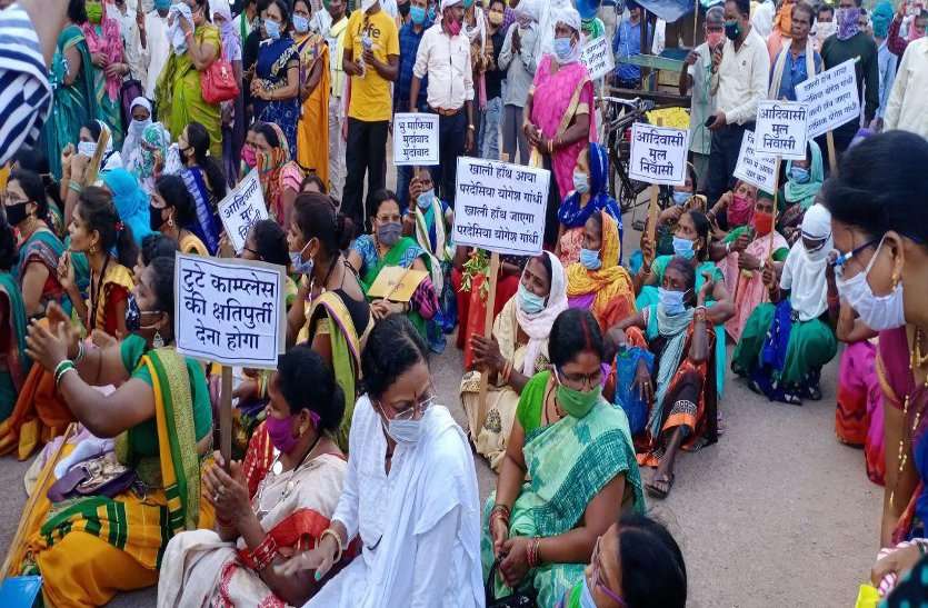 बालोद: जिला प्रशासन और पुलिस कार्रवाई से नाराज हजारों आदिवासियों ने किया उग्र प्रदर्शन, पुलिस के साथ झुमा-झटकी