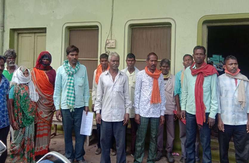कमिश्नर के आदेश पर भी नहीं मिल रहा मछली पालन के लिए जलाशय, जिला सीइओ को लोगों ने बताई समस्या कमिश्नर के आदेश पर भी नहीं मिल रहा मछली पालन के लिए जलाशय, जिला सीइओ को लोगों ने बताई समस्या