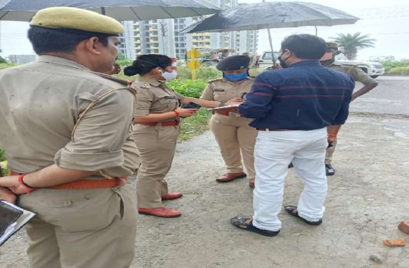 लखनऊ में दिन दहाड़े प्रॉपर्टी डीलर को गोली मारने वाले गाड़ी सहित गिरफ्तार, आरोपियों पर आठ मुकदमे पहले से दर्ज लखनऊ में दिन दहाड़े प्रॉपर्टी डीलर को गोली मारने वाले गाड़ी सहित गिरफ्तार, आरोपियों पर आठ मुकदमे पहले से दर्ज