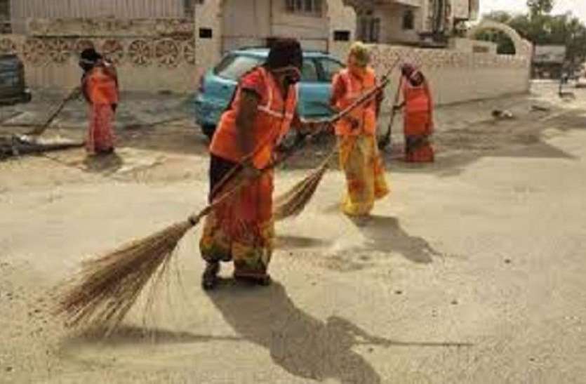 सफाई व्यवस्था के लिए टीमें गठित कोटा उत्तर में सफाई कार्य के लिए 17 टीमें गठित, अब कहीं गंदगी दिखाई नहीं देगी