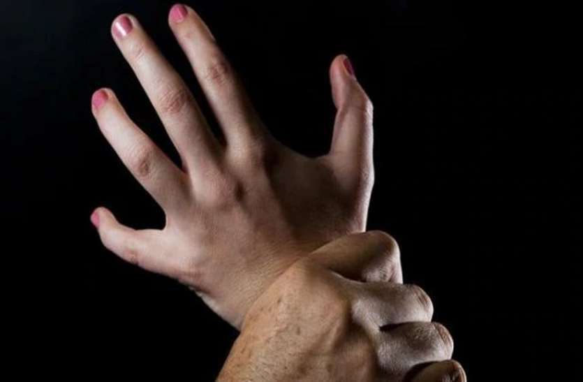 hathras case story recreate in jabalpur 2 year old girl, criminal arrested