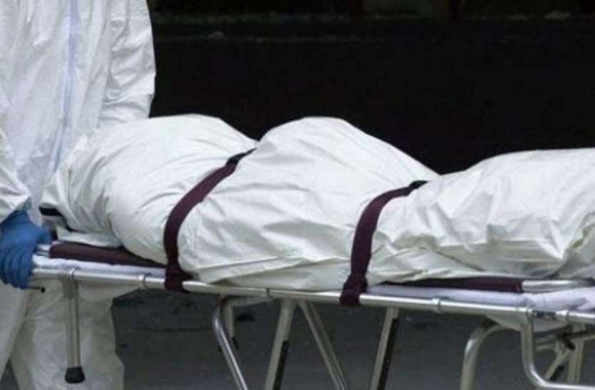 dead body found खेत जाने की बात कहकर निकली युवती की दूसरे दिन डेम में मिली लाश, चप्पल से हुई पहचान