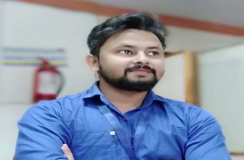 मैं ज़िंदा तस्वीर बनाऊँगा कविता: मैं कौन हूं