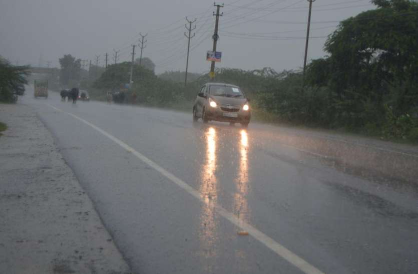 rain Weather Alert: तेजी से बदल रहा मौसम का मिजाज, इन शहरों में बारिश के आसार