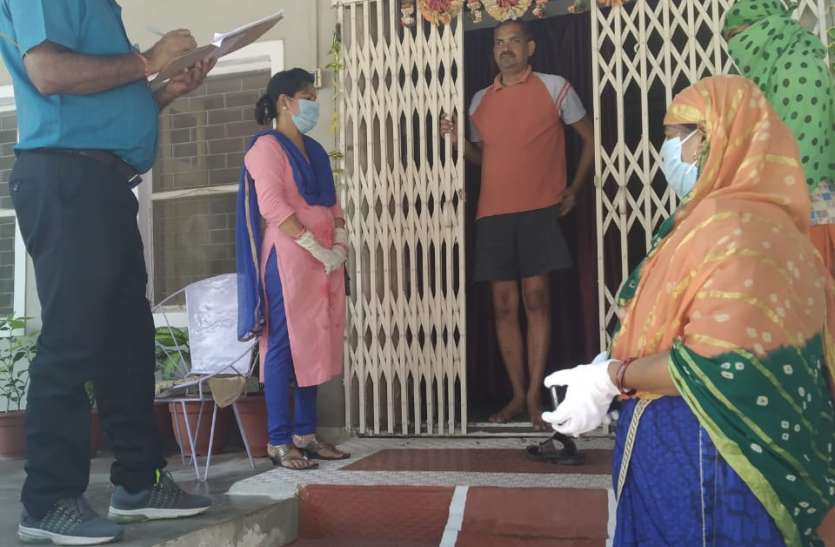 किल कोरोना अभियान: टीमें आठ तक करेंगी सर्वे, 13 हजार लोगों तक पहुंची Seven thousand patients of cold, cough, fever were identified in the survey, news in hindi, mp news, mp news सर्दी, खांसी, बुखार के सात हजार मरीज सर्वे में पहचाने गए