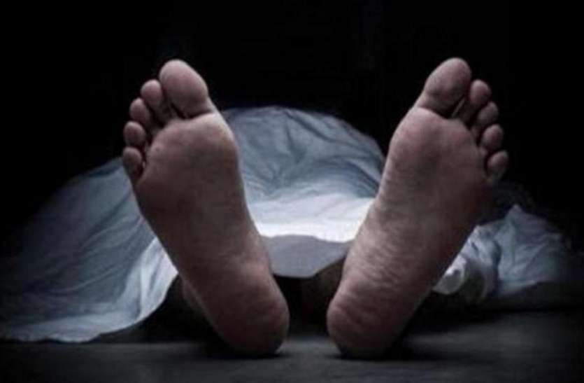 3 दिन पहले ही पति की हो गई मौत, शव के साथ रह रहीं थी वृद्धा, यूं हुआ मामले का खुलासा 3 दिन पहले ही पति की हो गई मौत, शव के साथ रह रहीं थी वृद्धा, यूं हुआ मामले का खुलासा