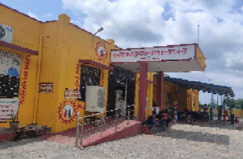 3 दिन लगाया डॉक्टर, फिर भगवान भरोसे छोड़े ग्रामीण 3 दिन लगाया डॉक्टर, फिर भगवान भरोसे छोड़े ग्रामीण