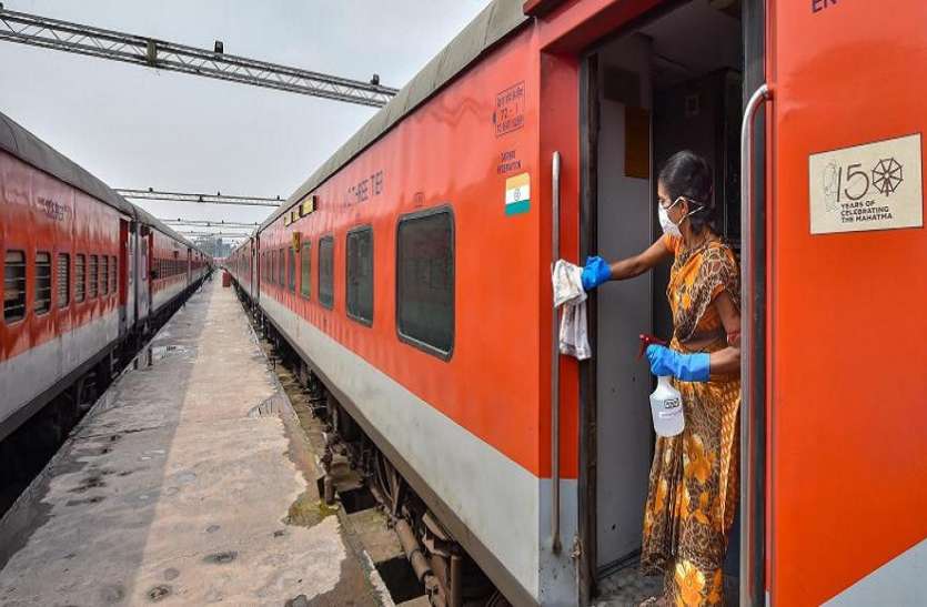 BENGAL LOCKDOWN--बंगाल में लॉकडाउन के दौरान स्पेशल ट्रेनें रहेगी रद्द BENGAL LOCKDOWN--बंगाल में लॉकडाउन के दौरान स्पेशल ट्रेनें रहेगी रद्द
