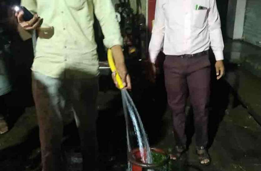 फायरमैन की बहादुरी से टला बड़ा हादसा फायरमैन की बहादुरी से टला बड़ा हादसा