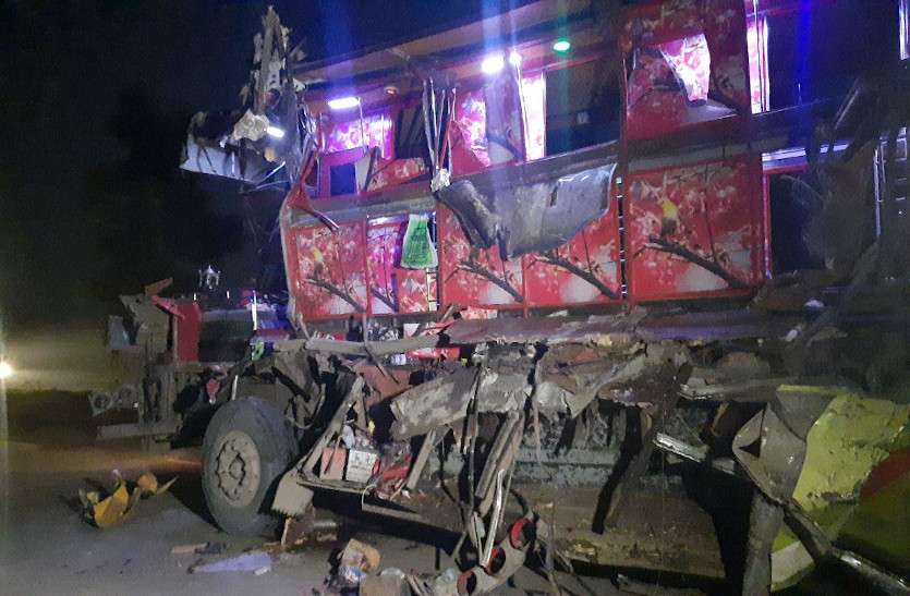 accident_in_raipur.jpg रायपुर सड़क दुर्घटना में 8 की मौत, CM भूपेश ने जताया दुःख, ओडिशा के CM ने किया मुआवजे का ऐलान