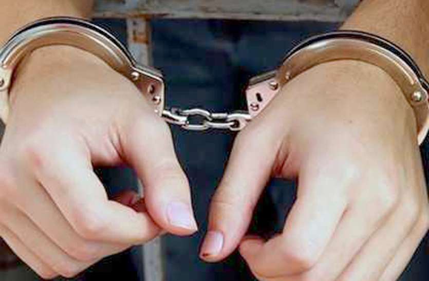 arrest_7.jpg लॉरी चालकों को लूटने का प्रयास विफल, दो गिरफ्तार