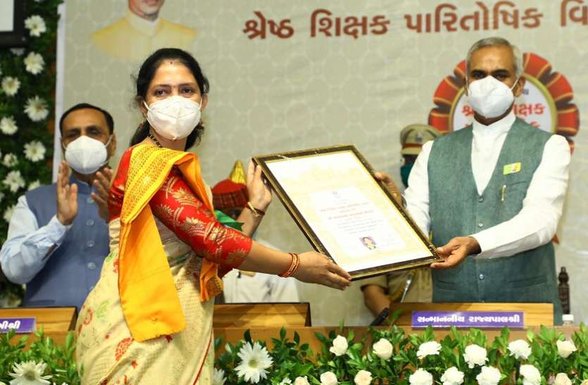 राष्ट्रीय शिक्षक दिवस पर इन शिक्षकों को मिला श्रेष्ठ शिक्षक अवार्ड राष्ट्रीय शिक्षक दिवस पर इन शिक्षकों को मिला श्रेष्ठ शिक्षक अवार्ड