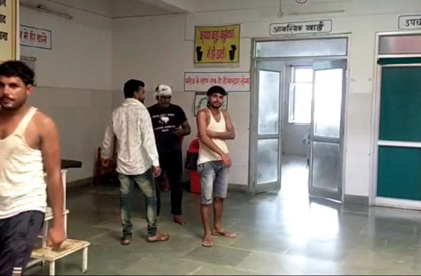bijnor.jpg बिजनौर में बछड़ा बांधने को लेकर दो पक्षों में खूनी संघर्ष