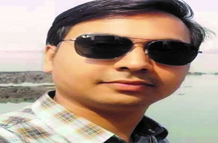 दोस्त के घर से ड्यूटी पर जा रहे लोक शिक्षा समिति के युवा कर्मचारी की सडक़ हादसे में मौत दोस्त के घर से ड्यूटी पर जा रहे लोक शिक्षा समिति के युवा कर्मचारी की सडक़ हादसे में मौत
