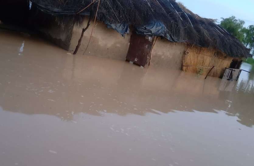 heavy rain in Jaisalmer weather update जैसलमेर में मूसलाधार बारिश, कई गांवों का सम्पर्क टूटा, कच्चे मकानों को क्षति