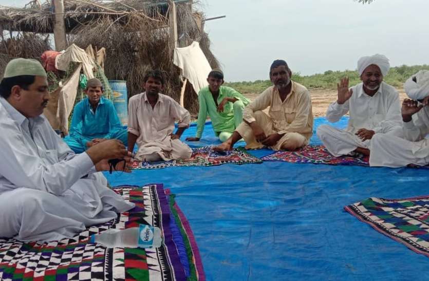 अल्पसंख्यक मामलात मंत्री ने नहरी क्षेत्र में किसानों से की मुलाकात अल्पसंख्यक मामलात मंत्री ने नहरी क्षेत्र में किसानों से की मुलाकात