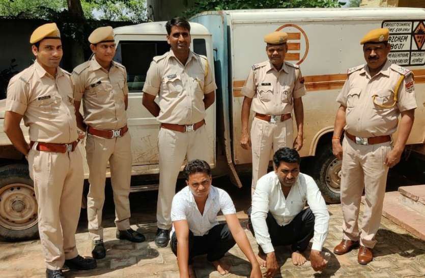 विस्फोटक सामग्री ले जाते दो गिरफ्तार विस्फोटक सामग्री ले जाते दो गिरफ्तार