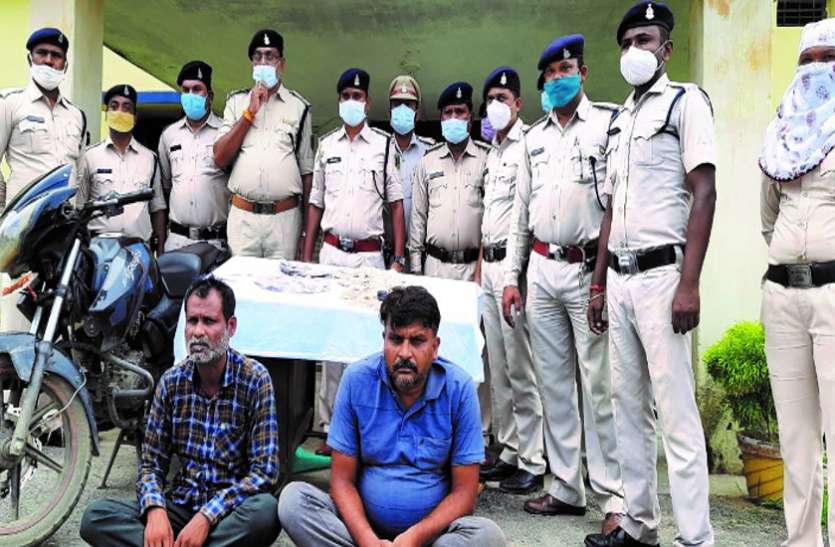 उठाइगिरी करने वाले नट गिरोह के 2 सदस्य गिरफ्तार, अगली वारदात के लिए घुसे थे स्टेट बैंक में उठाइगिरी करने वाले नट गिरोह के 2 सदस्य गिरफ्तार, अगली वारदात के लिए घुसे थे स्टेट बैंक में