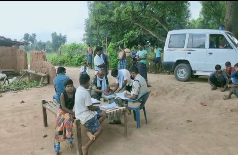 14 दिन के पैरोल पर छूटकर आए बलात्कार के आरोपी बंदी की घर पर हो गई मौत, बेहोश हुई पत्नी 14 दिन के पैरोल पर छूटकर आए बलात्कार के आरोपी बंदी की घर पर हो गई मौत, बेहोश हुई पत्नी