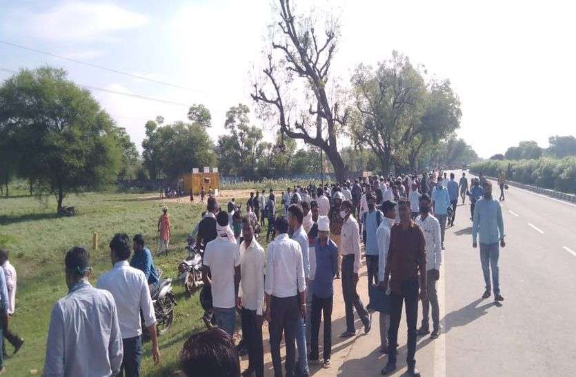 परिवार के इकलौते कमाने वाले की सड़क हादसे में मौत, मां-बाप टूटा गम का पहाड़ परिवार के इकलौते कमाने वाले की बेटे की सड़क हादसे में मौत, मां-बाप पर टूटा गम का पहाड़