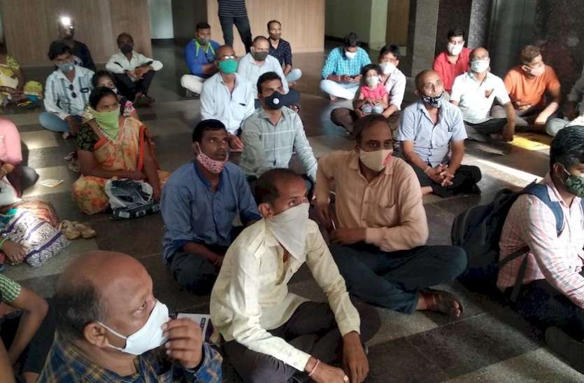 PRADHANMANTRI AWAS YOJANA सब्र का बांध टूटा तो पहुंच गए सूडा PRADHANMANTRI AWAS YOJANA सब्र का बांध टूटा तो पहुंच गए सूडा