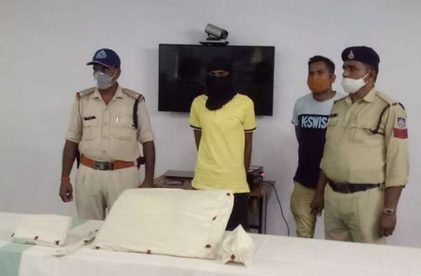 Police revealed the case of father-son murder हाथ-पैर बांधकर बाइक से ले गए थे बदमाश, टांगी मार की थी हत्या