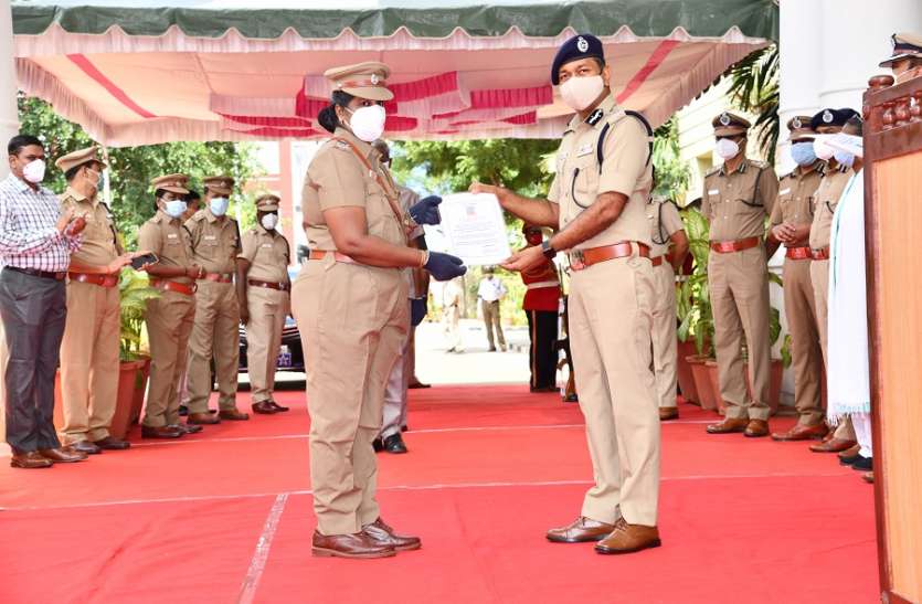 Chennai IPS Officer along 19 Gets Welcome After COVID-19 Duty rejoined चेन्नई में आईपीएस अधिकारी सहित 19 पुलिसकर्मियों ने जीती कोरोना से जंग, काम पर लौटे
