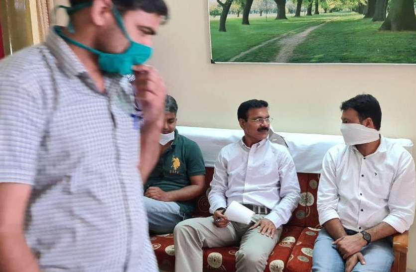 MDS University VC's personal bodyguard arrested Taking bribe कुलपति के बंगले से रिश्वतखोरी का खेल, 2.20 लाख लेते बॉडीगार्ड को रंगे हाथ पकड़ा