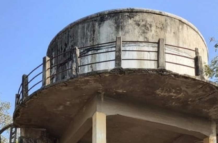 Ahmedabad News : आणंद : पानी की जर्जरित टंकी से दुर्घटना की आशंका Ahmedabad News : आणंद : पानी की जर्जरित टंकी से दुर्घटना की आशंका