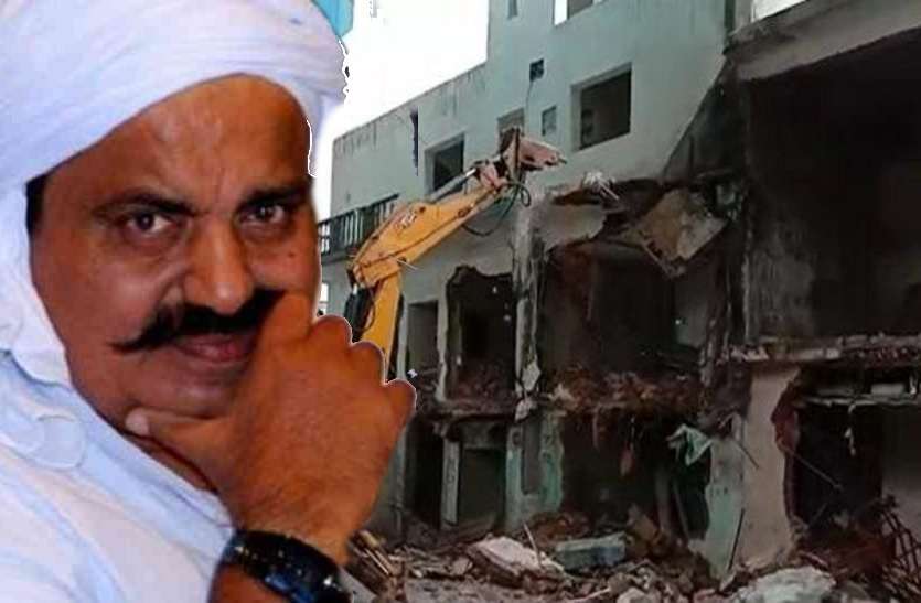 Bahubali Ateeq Ahmad बाहुबली अतीक अहमद की एक और इमारत गिराई गई, अतीक के साढ़ू की बिल्डिंग भी ढहाई जा चुकी है