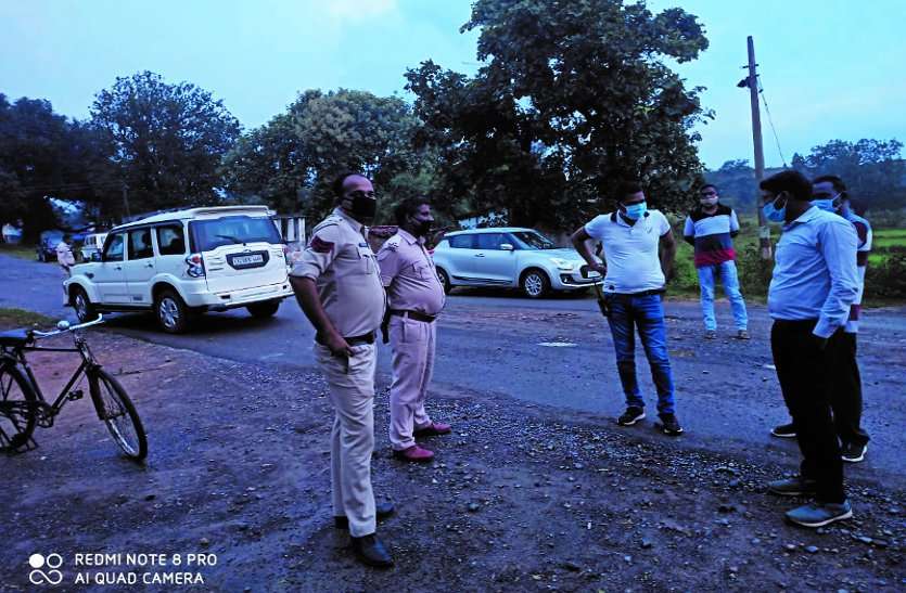 यहां एएसपी और 2 आरक्षक समेत मिले 97 कोरोना पॉजिटिव, संक्रमित ने पुलिस से पूछा- मैं पॉजिटिव तो पत्नी निगेटिव कैसे? यहां एएसपी और 2 आरक्षक समेत मिले 97 कोरोना पॉजिटिव, संक्रमित ने पुलिस से पूछा- मैं पॉजिटिव तो पत्नी निगेटिव कैसे?
