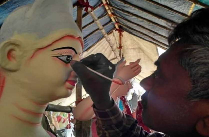 मां दुर्गा प्रतिमा को संवारता मूर्तिकार MP सरकार के इस निर्णय से हिंदू जनमानस में छाई खुशियां