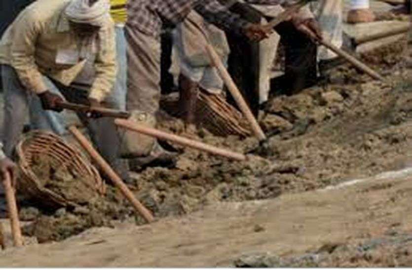 कोराना इफेक्ट : निजी स्कूलों का खाली पिटारा, शिक्षक बना 'बेचारा Ó कोराना इफेक्ट : निजी स्कूलों का खाली पिटारा, शिक्षक बना 'बेचारा Ó