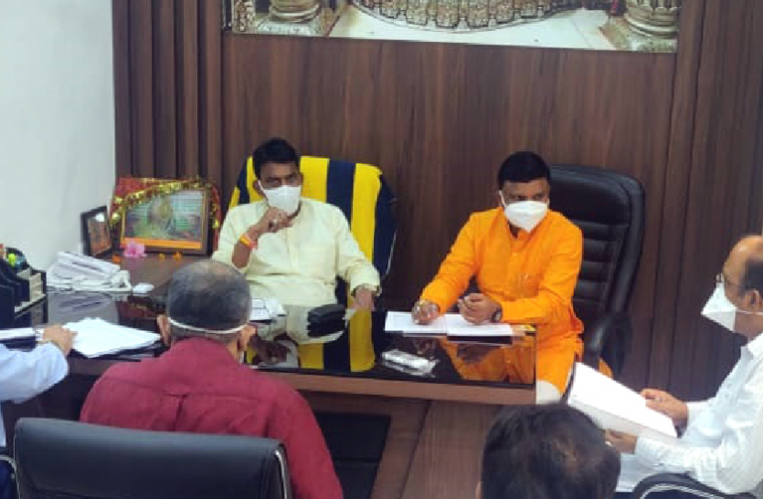 उपचुनाव: माधवराव सिंधिया सिंचाई परियोजना के सर्वे की मंजूरी, तीन नादियों में प्रस्तावित है योजना उपचुनाव: माधवराव सिंधिया सिंचाई परियोजना के सर्वे की मंजूरी, तीन नादियों में प्रस्तावित है योजना