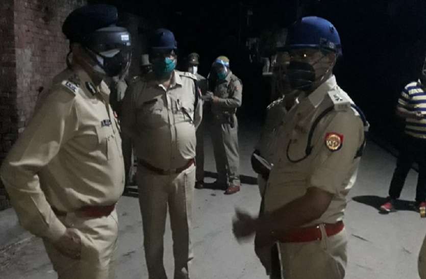 meerut2.jpg बिकरू कांड की तरह मेरठ में भी पुलिस टीम पर फायरिंग, पुलिसकर्मियों ने अंधेरे में इधर-उधर छिपकर बचाई जान